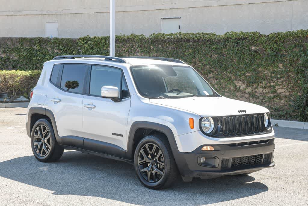 Used 2017 Jeep Renegade Altitude FWD image 3