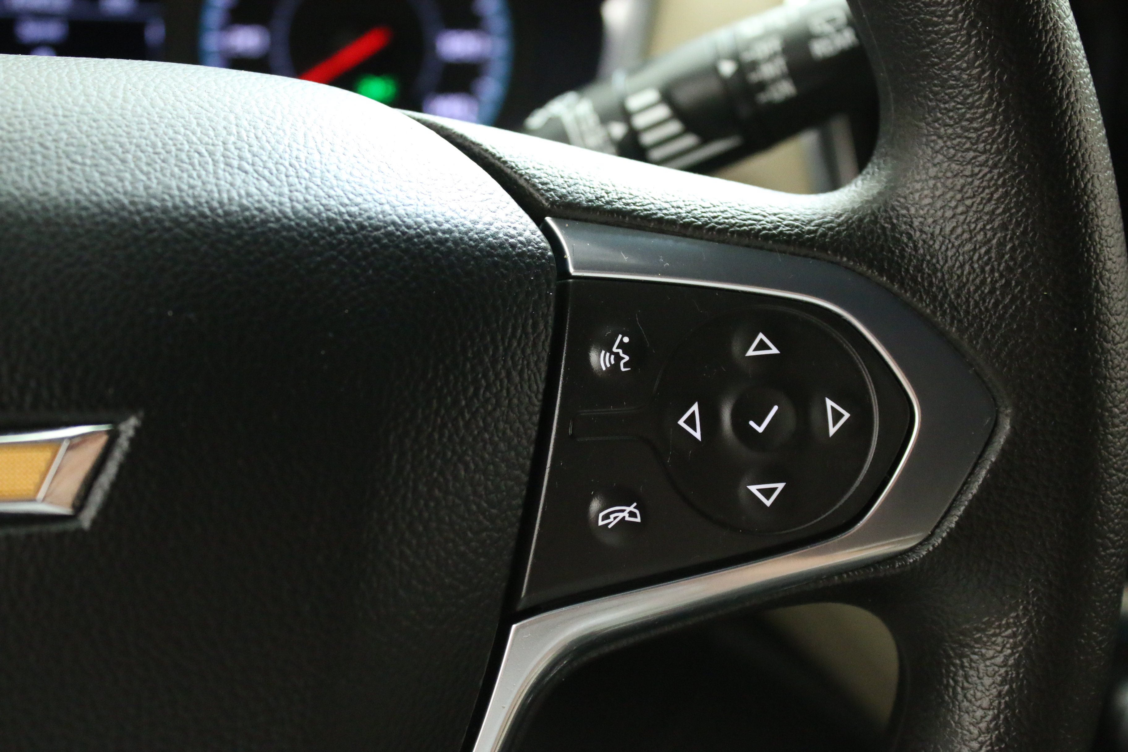 Used 2023 Chevrolet Traverse LS FWD image 16
