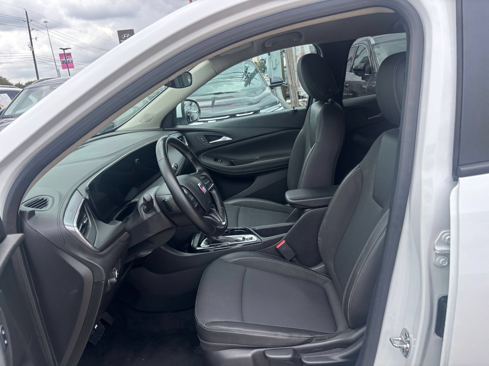 Used 2025 Buick Encore GX Preferred FWD image 25