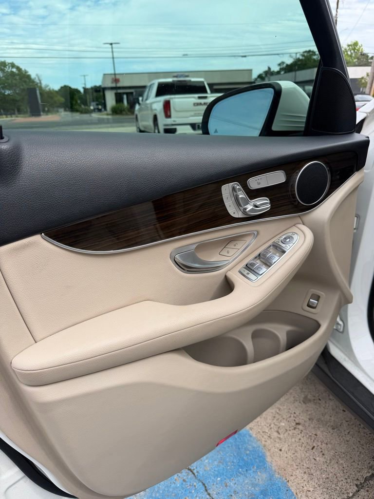 Used 2021 Mercedes-Benz GLC 300 image 10