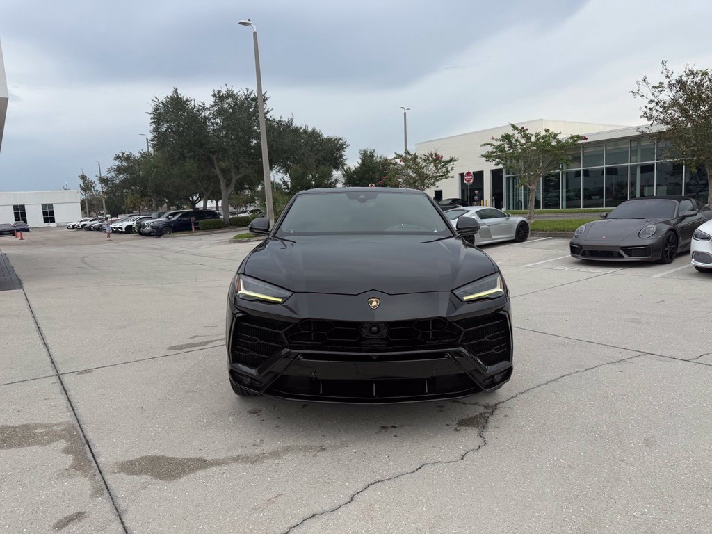 Used 2019 Lamborghini Urus AWD/4WD image 2