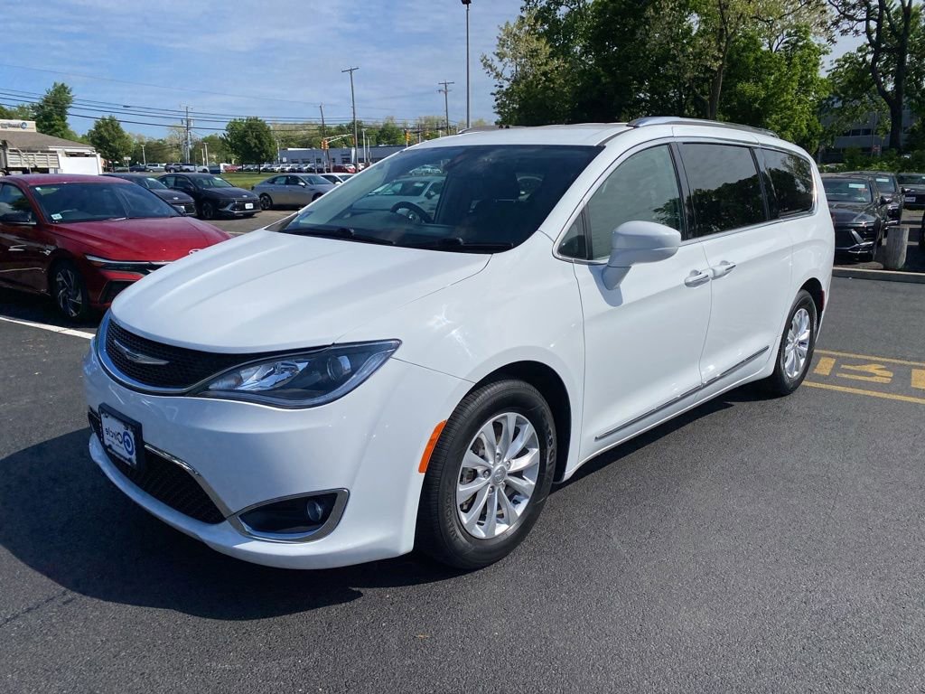 Used 2019 Chrysler Pacifica Touring-L FWD image 6