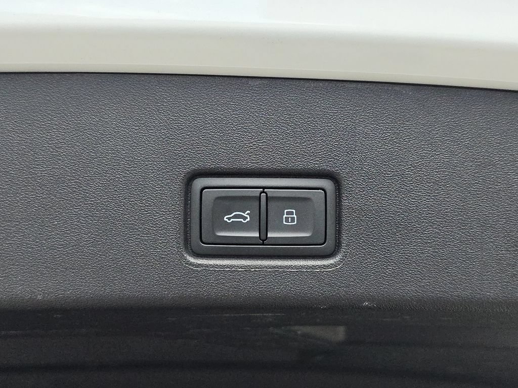 Used 2023 Audi Q4 e-tron Premium Plus w/ Premium Plus RWD image 16
