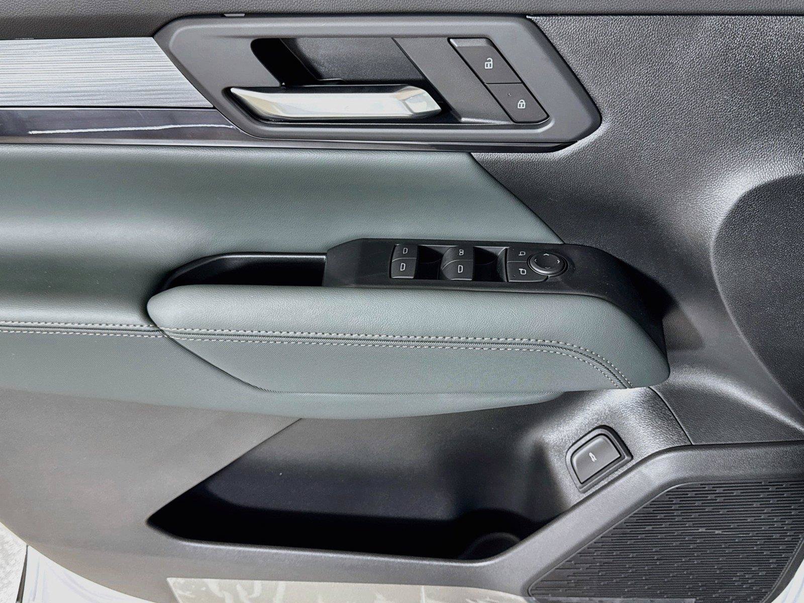 New 2027 GMC Terrain AT4 w/ Technology Package II AWD/4WD image 16