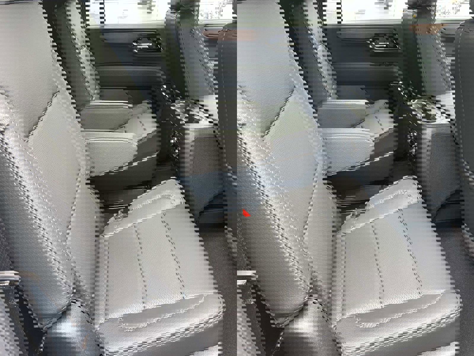 New 2026 GMC Yukon XL Denali w/ Sun & Power Step Package image 26