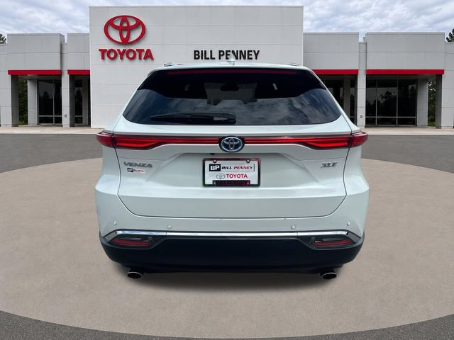 Used 2023 Toyota Venza XLE AWD/4WD image 4