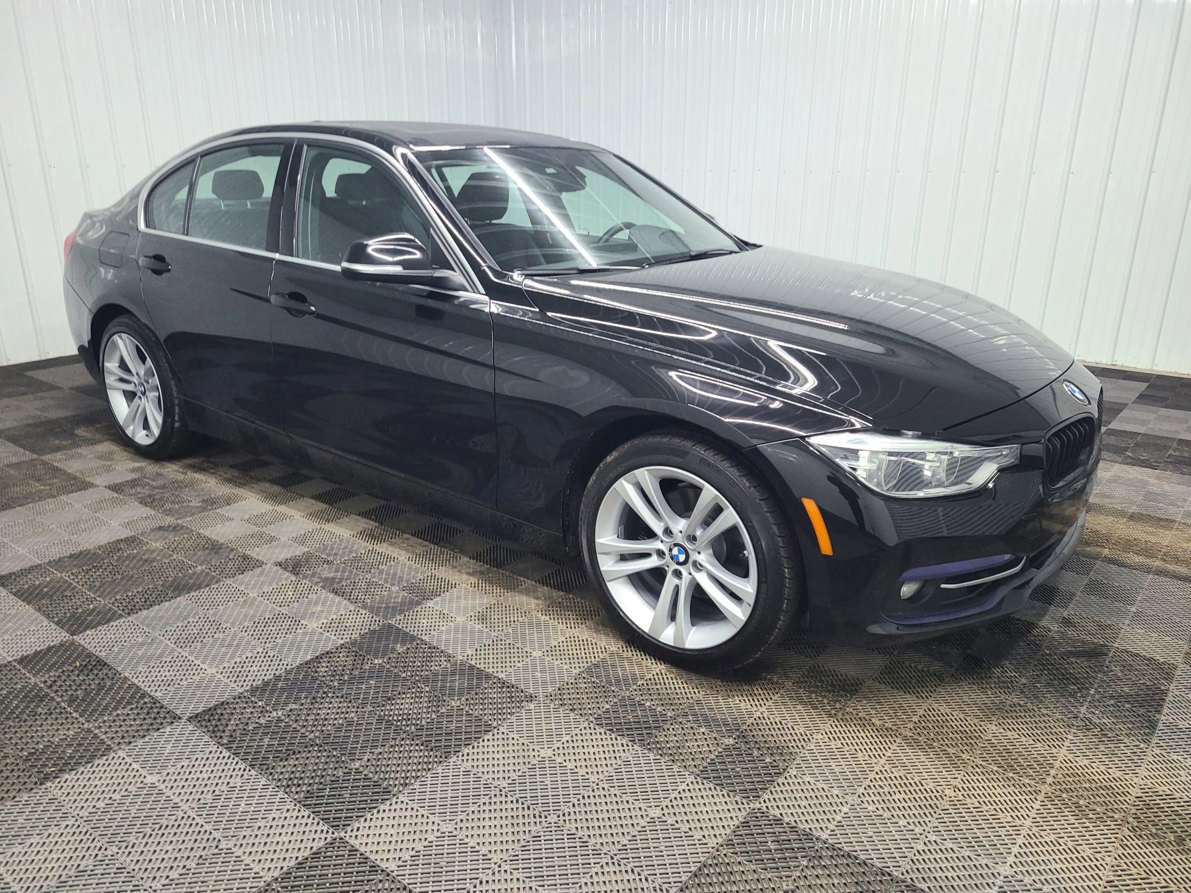 Used 2018 BMW 330i xDrive Sedan w/ Convenience Package image 13