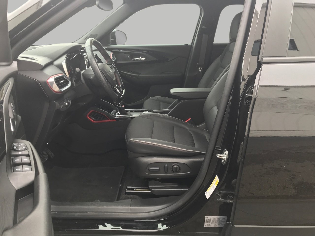 Certified 2023 Chevrolet TrailBlazer RS w/ Sun and Liftgate Package image 10