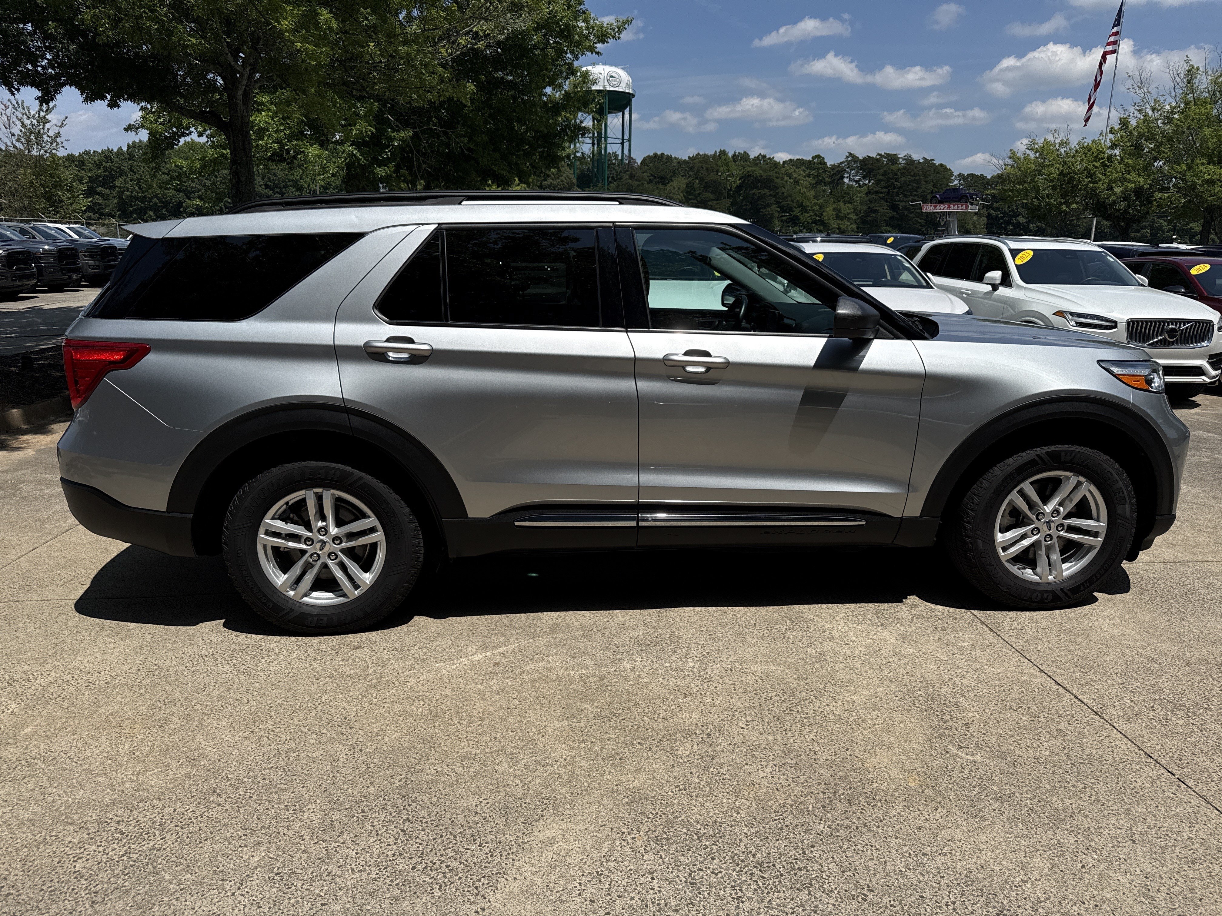 Used 2023 Ford Explorer XLT RWD image 8
