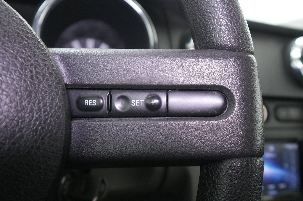 Used 2005 Ford Mustang Convertible RWD image 25