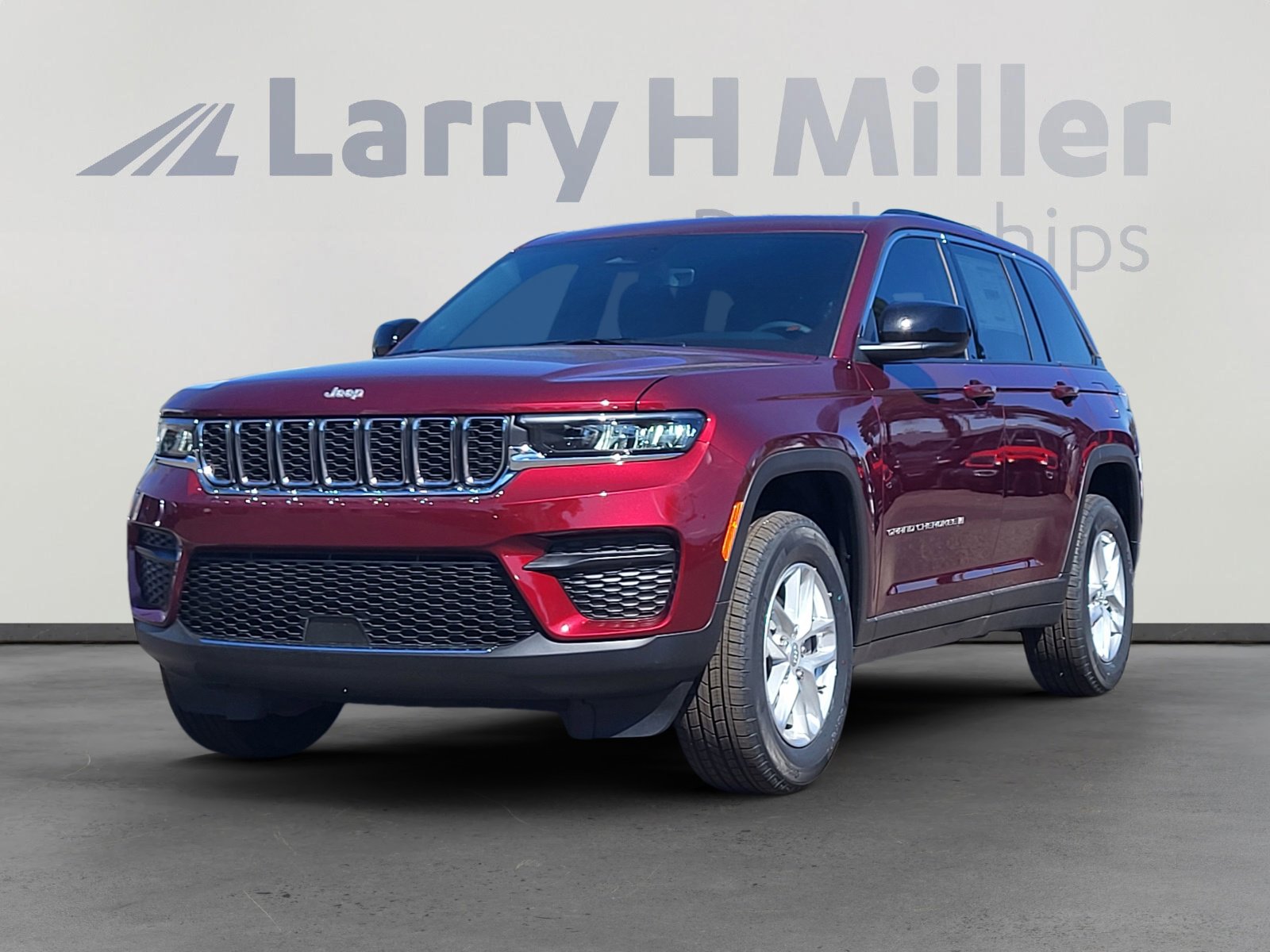 New 2025 Jeep Grand Cherokee Laredo X w/ Trailer Tow Package