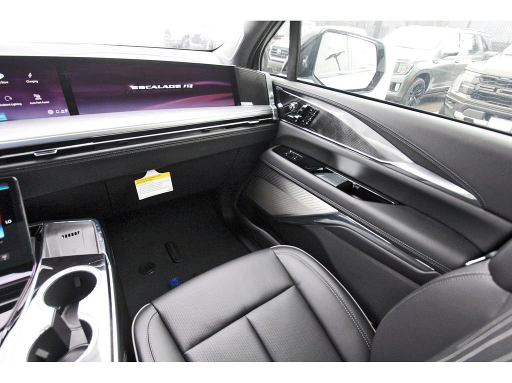 New 2026 Cadillac Escalade IQ Sport 2 w/ LPO, ONYX Package AWD/4WD image 10