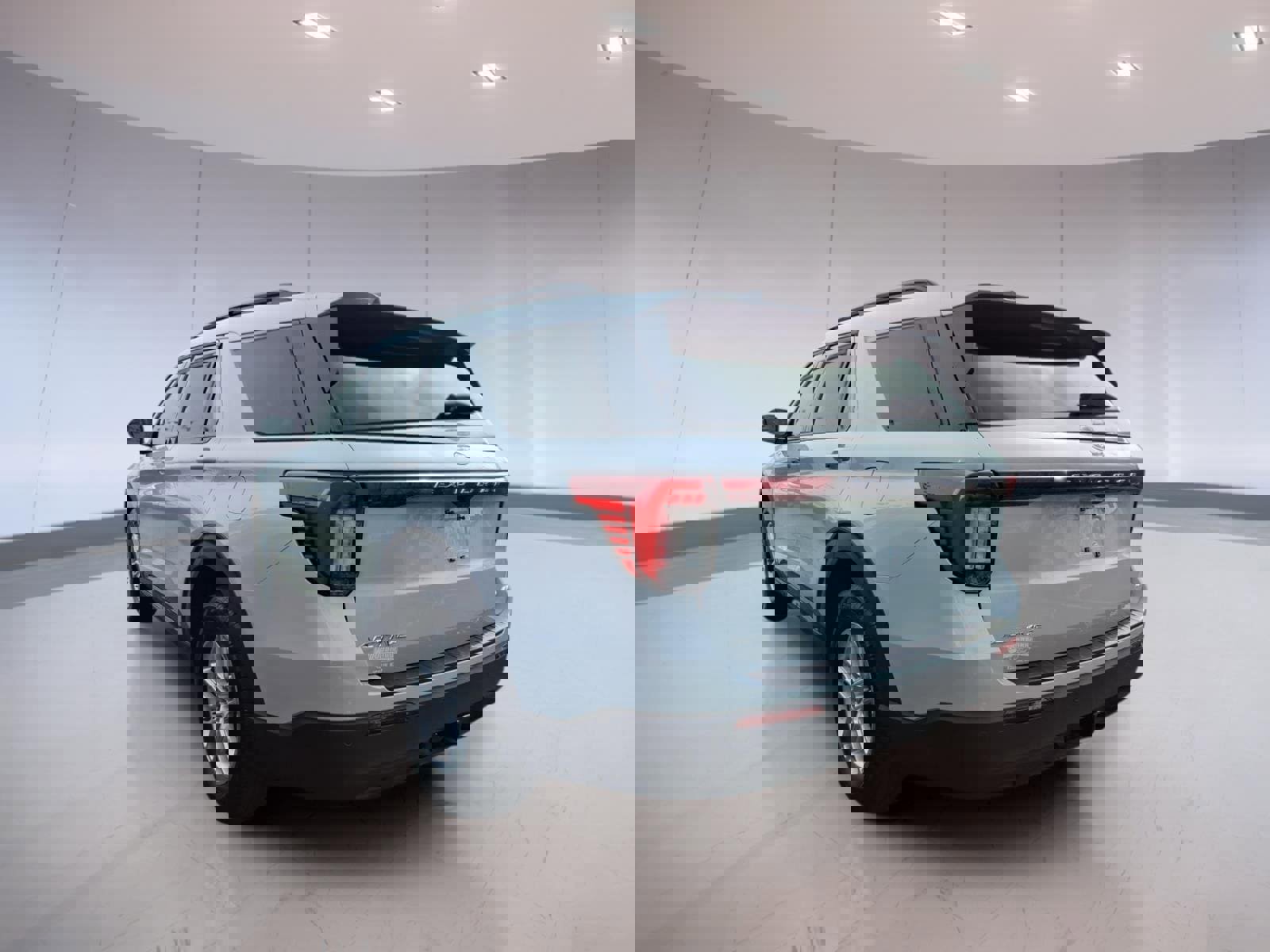 Used 2026 Ford Explorer Active image 3