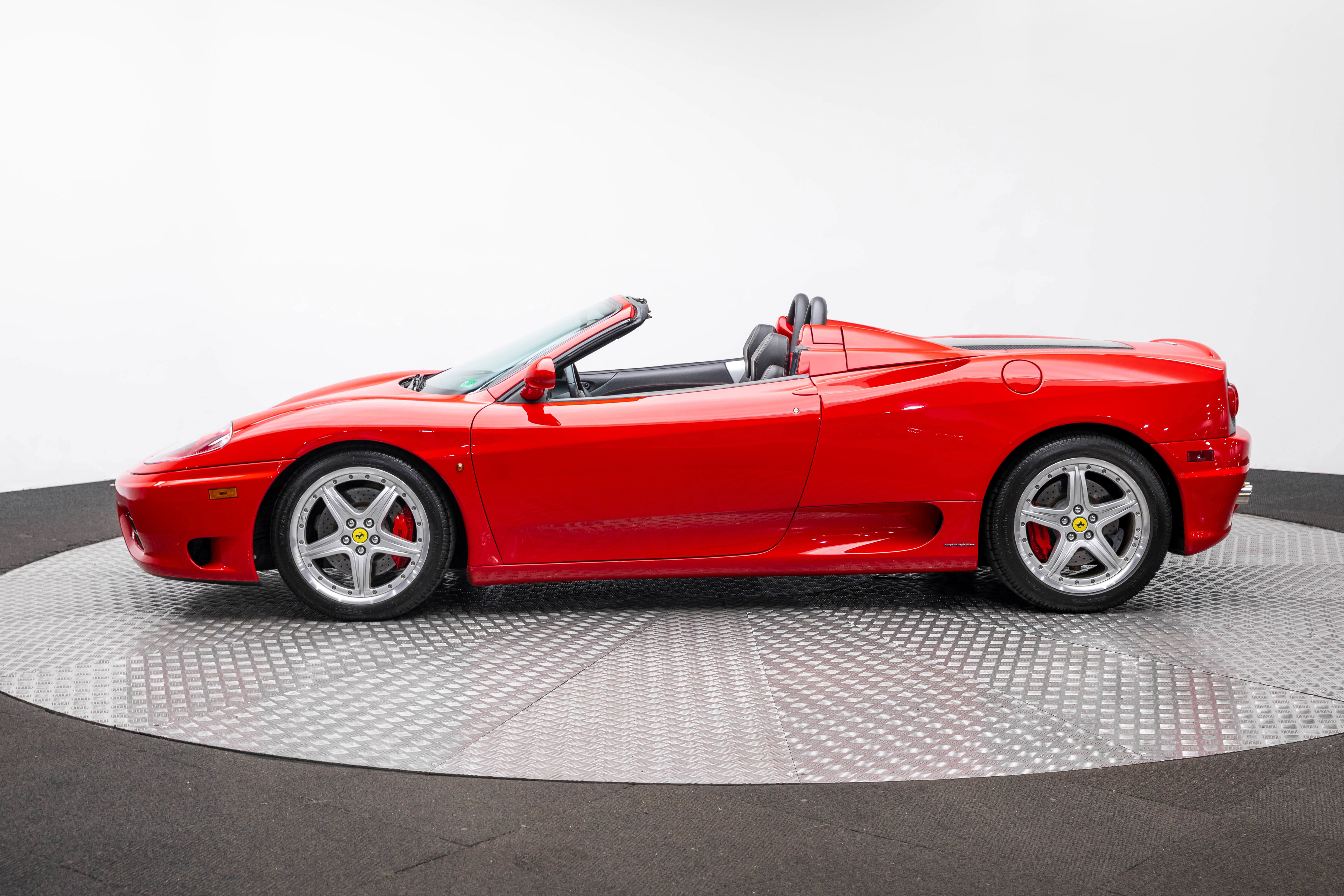 Used 2004 Ferrari 360 Spider image 2