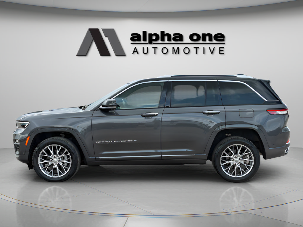 Used 2023 Jeep Grand Cherokee Summit w/ Luxury Tech Group V RWD image 11