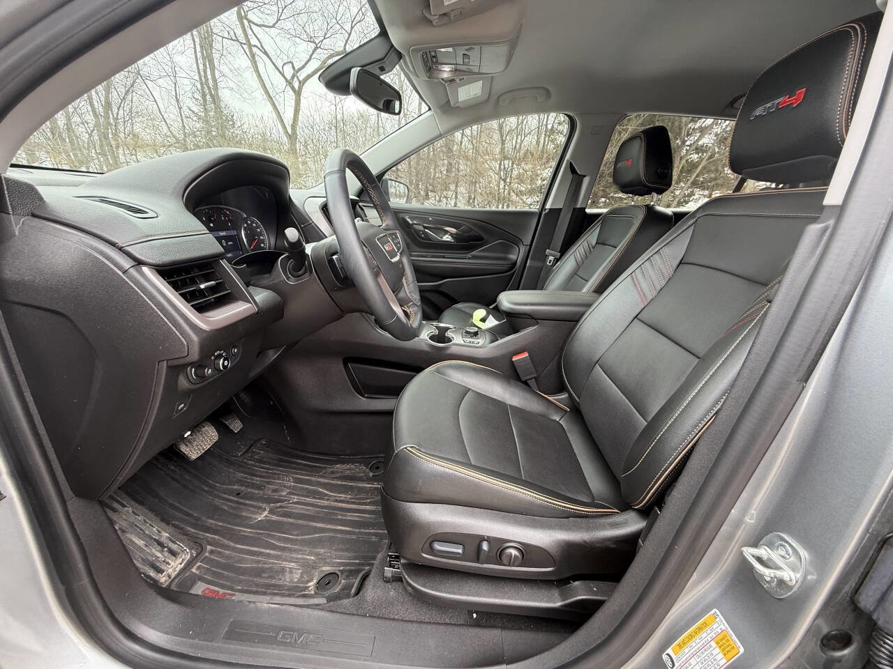 Used 2024 GMC Terrain AT4 image 9