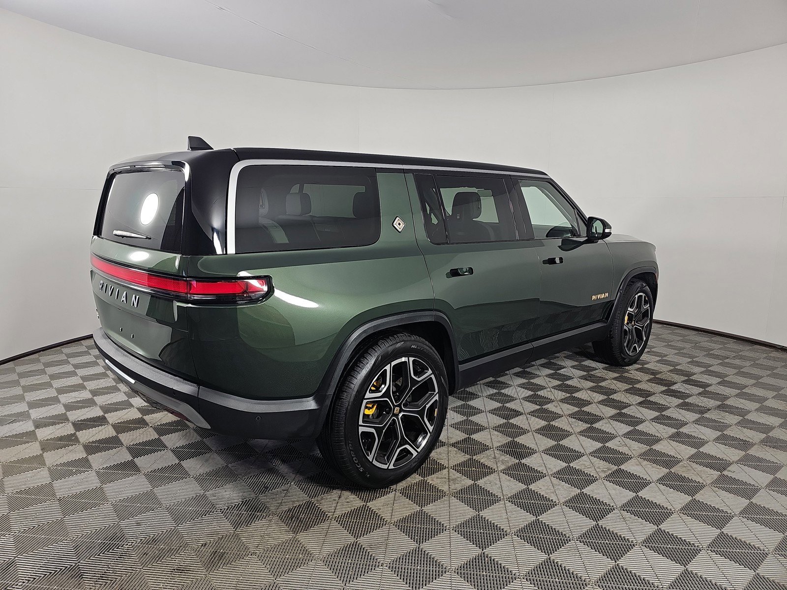 Used 2023 Rivian R1S Adventure AWD/4WD image 5
