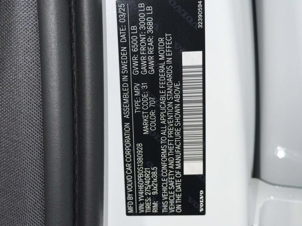 Certified 2025 Volvo XC90 T8 Plus w/ Protection Package Premier AWD/4WD image 32