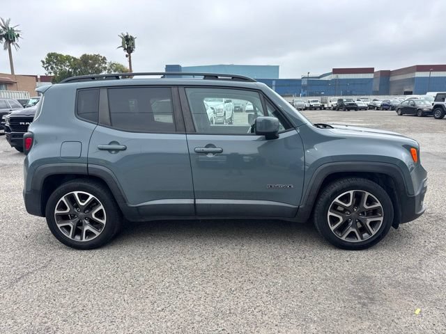 Used 2017 Jeep Renegade Latitude FWD image 4
