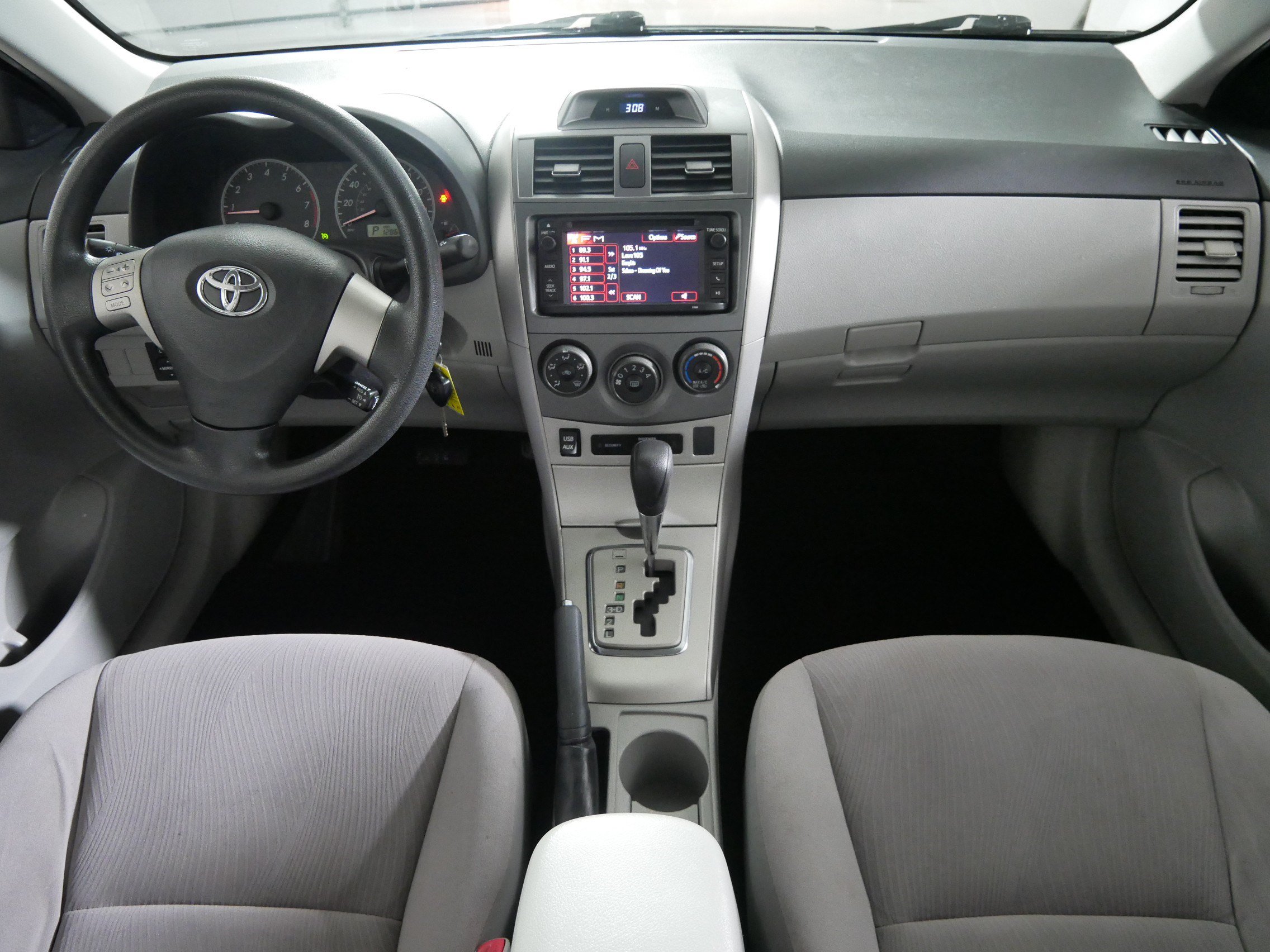 Used 2013 Toyota Corolla LE FWD image 10