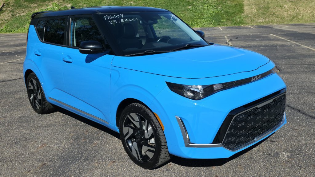 Used 2023 Kia Soul GT-Line FWD image 2