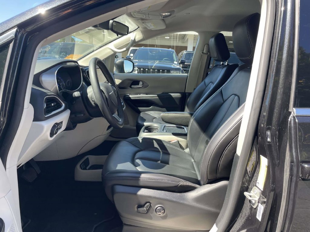 Certified 2023 Chrysler Pacifica Touring-L FWD image 27