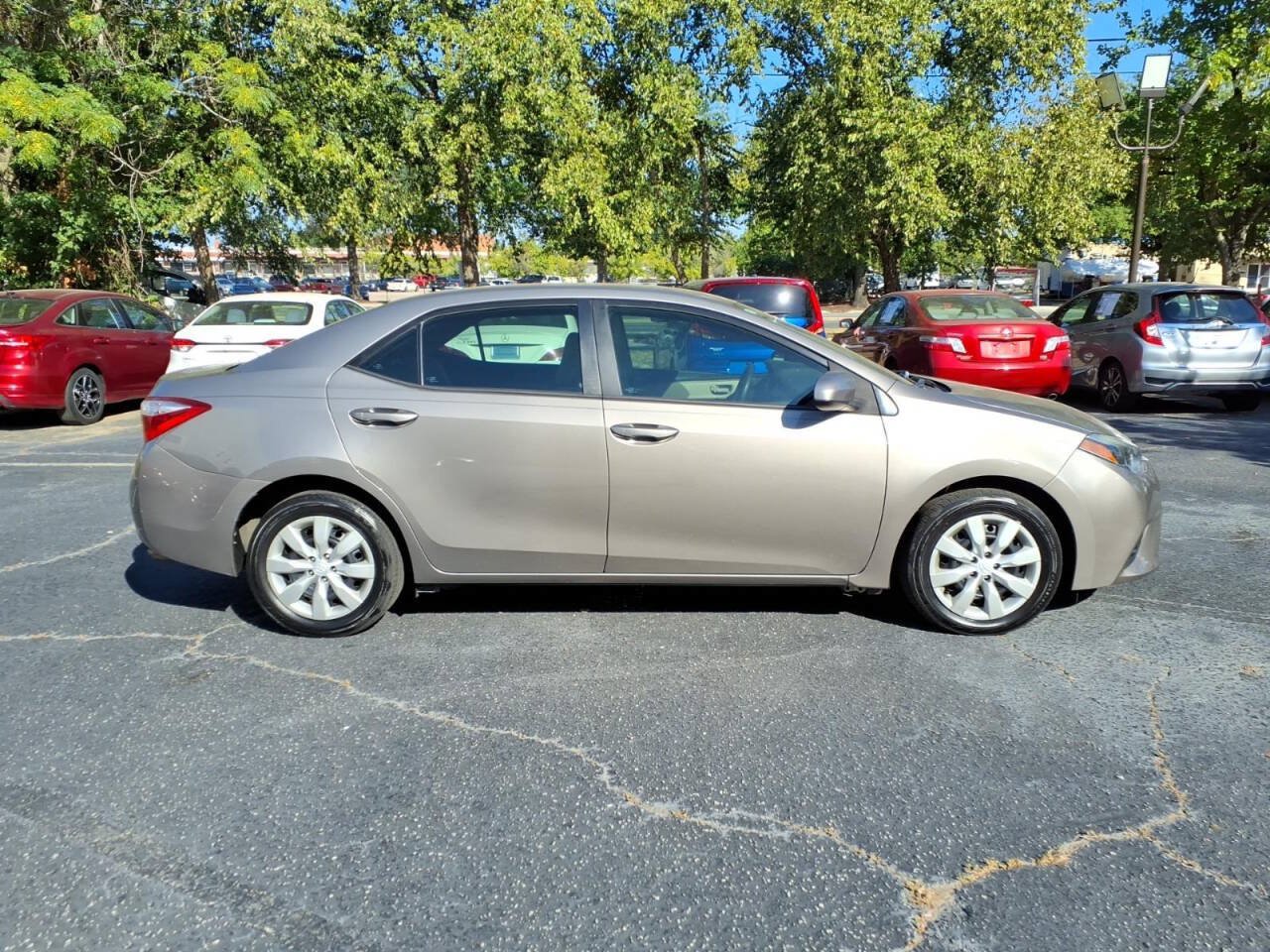 Used 2016 Toyota Corolla LE FWD image 2