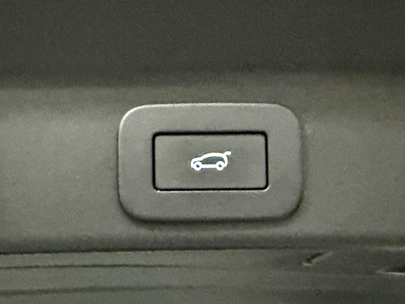 Used 2024 Jaguar F-PACE R-Dynamic S image 16