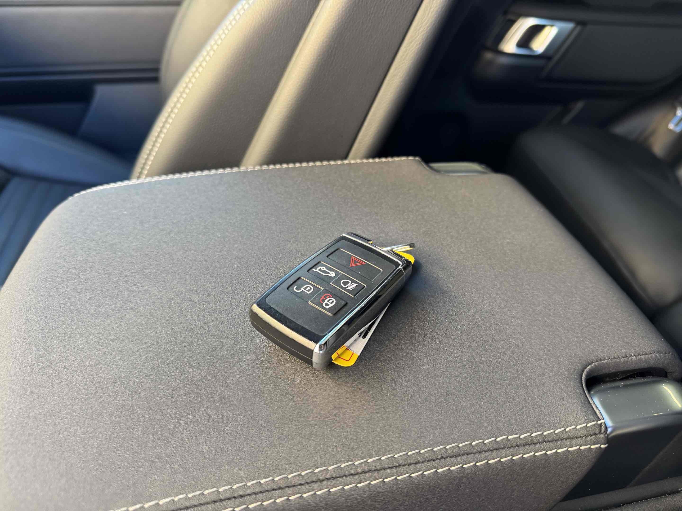 Used 2021 Land Rover Discovery S R-Dynamic image 10