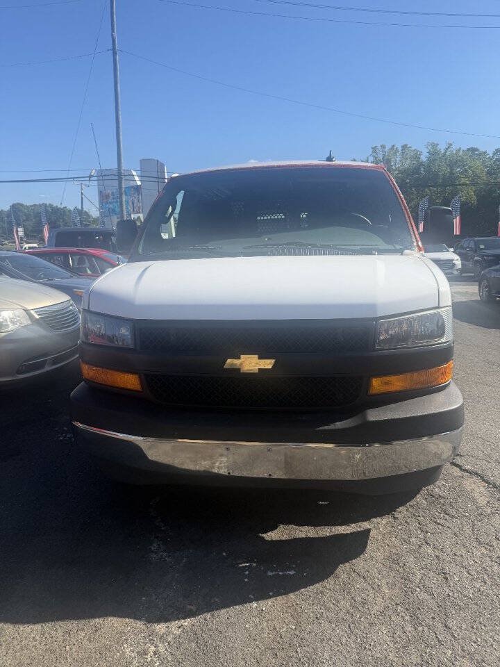 Used 2025 Chevrolet Express 2500 w/ Driver Convenience Package RWD image 15