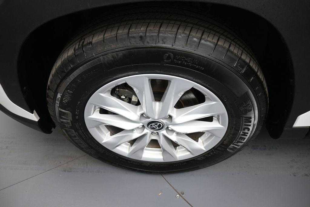 Used 2024 Toyota Corolla Cross LE w/ Black Badges Package (TMS) AWD/4WD image 14