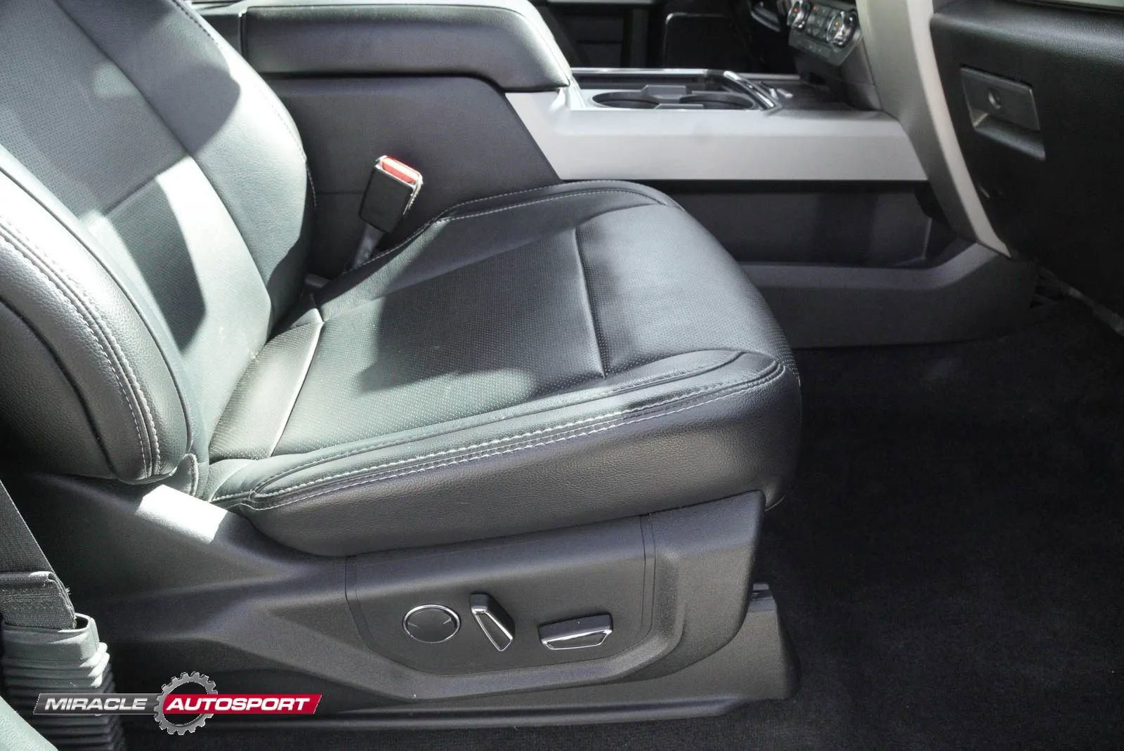 Used 2017 Ford F350 Lariat w/ Lariat Ultimate Package image 31