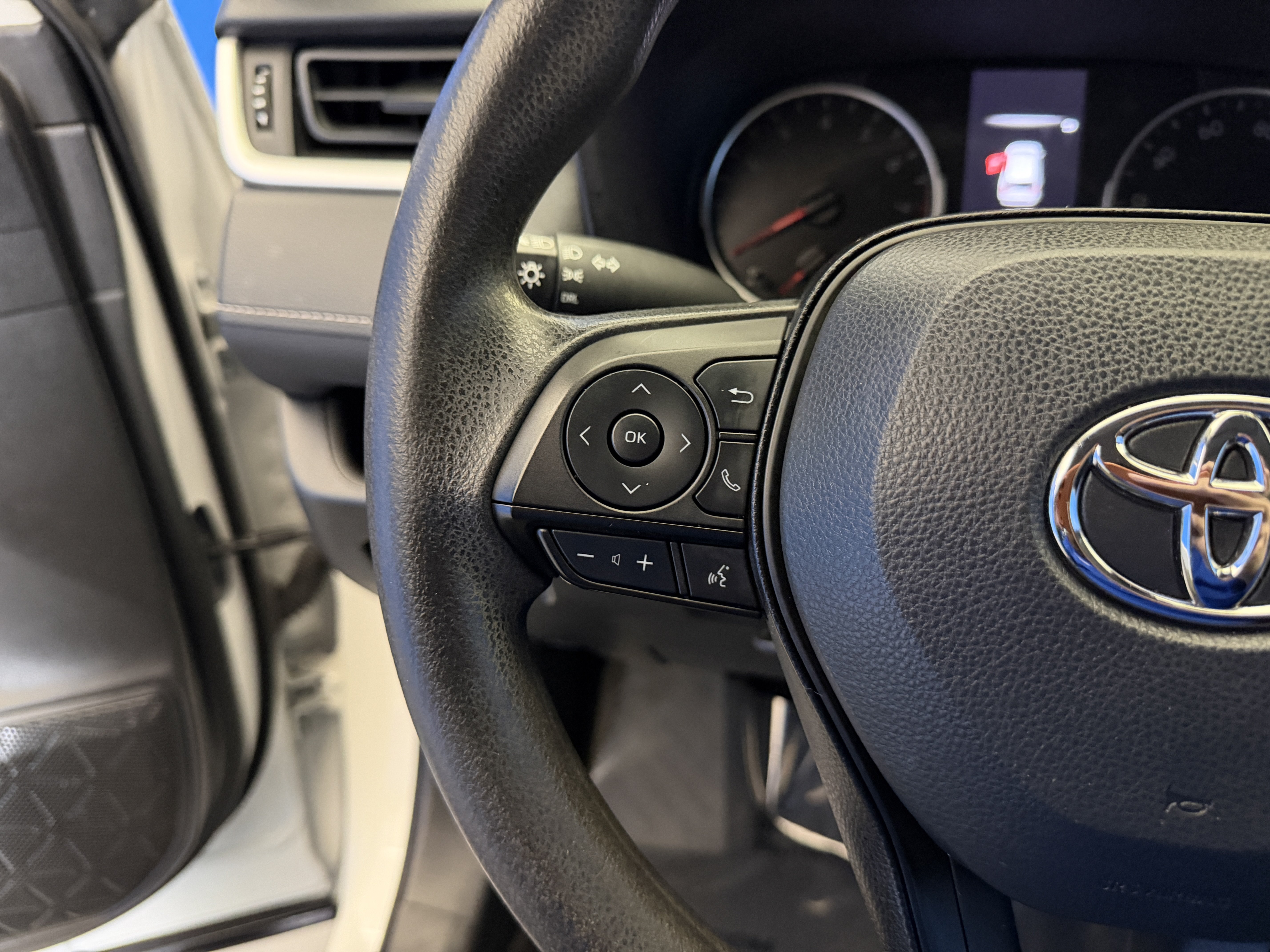 Used 2022 Toyota RAV4 LE FWD image 14