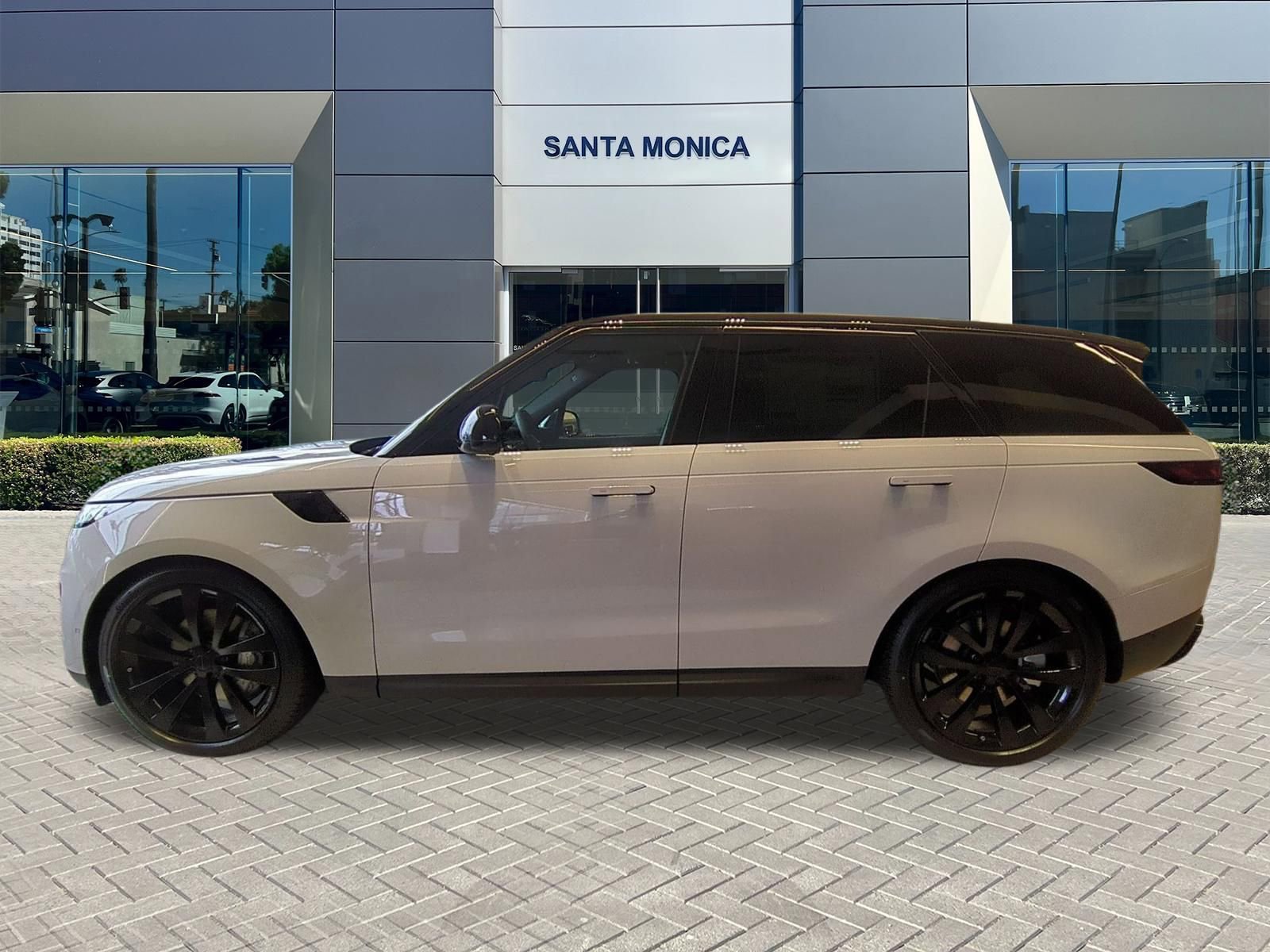 New 2026 Land Rover Range Rover Sport SE AWD/4WD image 2