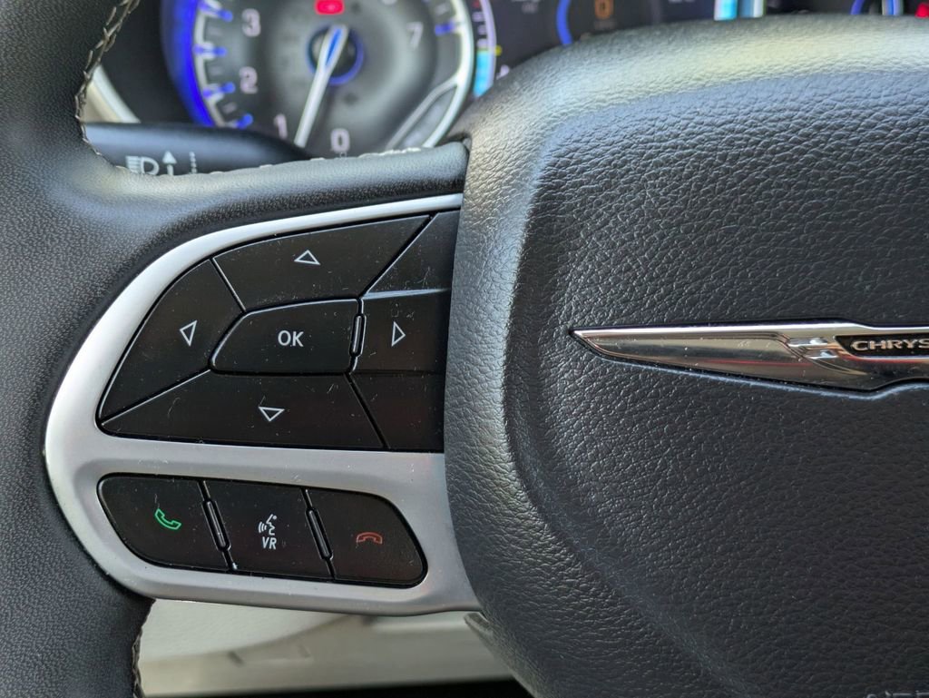 Used 2024 Chrysler Pacifica Touring-L image 20