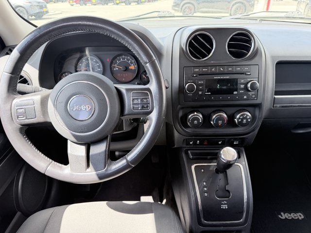 Used 2017 Jeep Patriot Latitude AWD/4WD image 12
