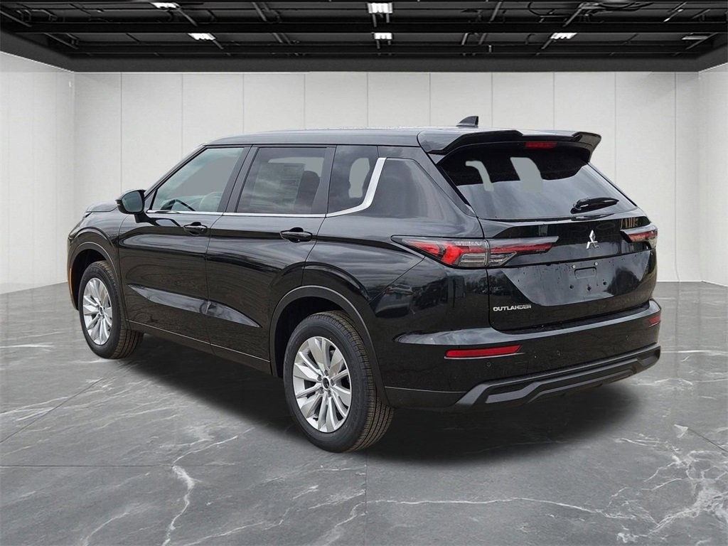 New 2025 Mitsubishi Outlander ES image 3