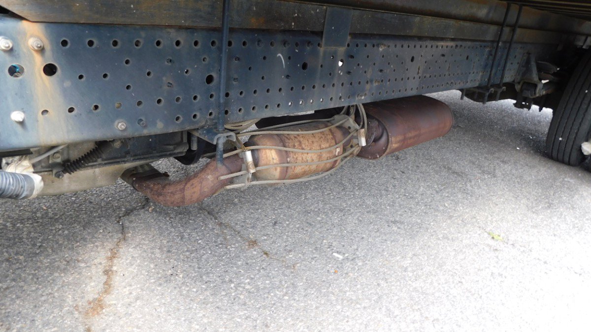 Used 2020 Isuzu NPR image 38