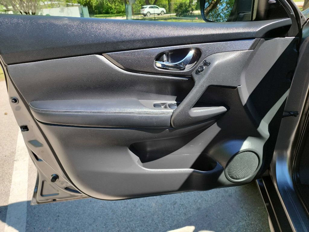 Used 2018 Nissan Rogue S image 10