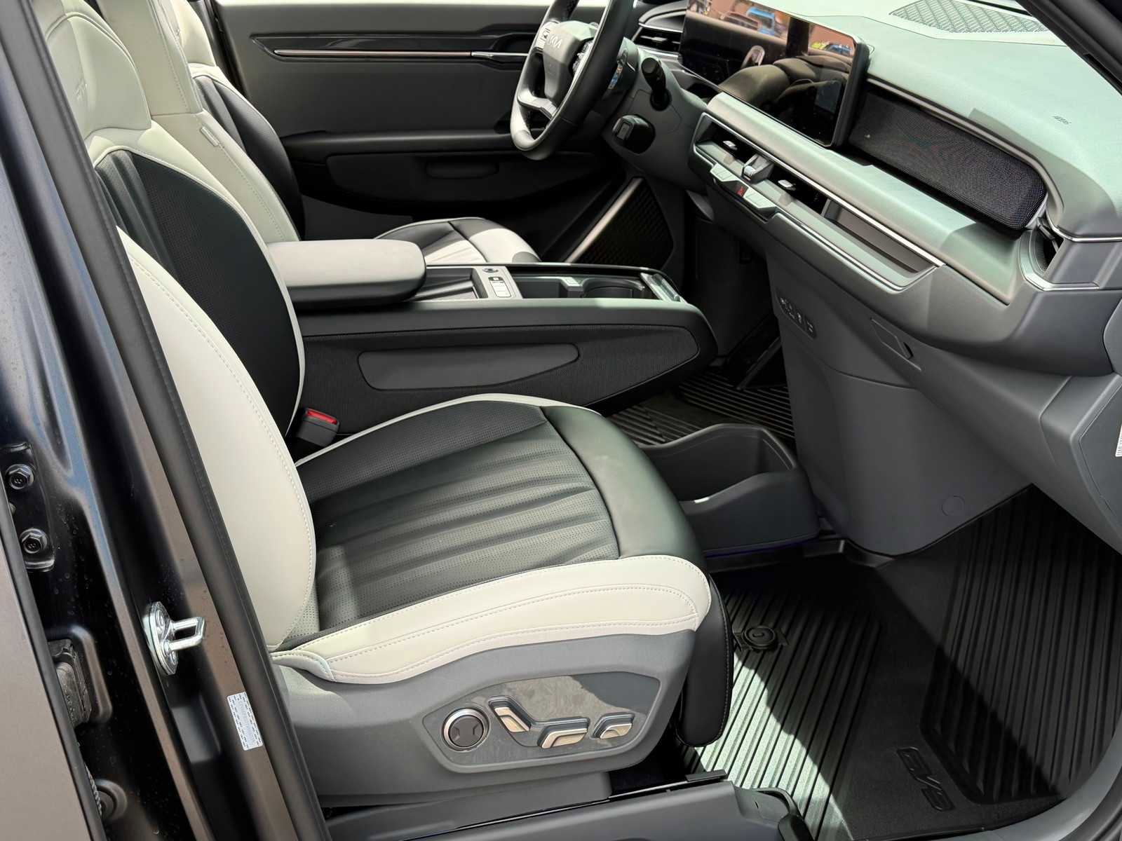 Used 2026 Kia EV9 GT-Line AWD/4WD image 32