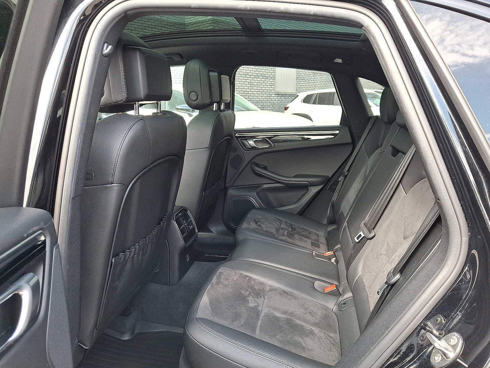 Used 2020 Porsche Macan image 10