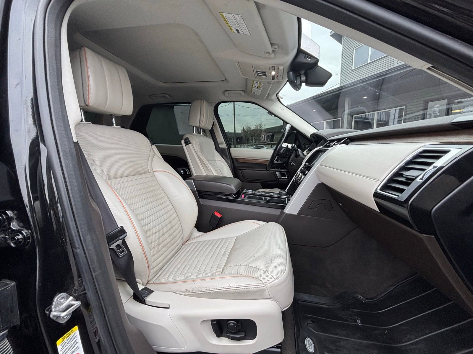 Used 2018 Land Rover Discovery HSE Luxury image 24
