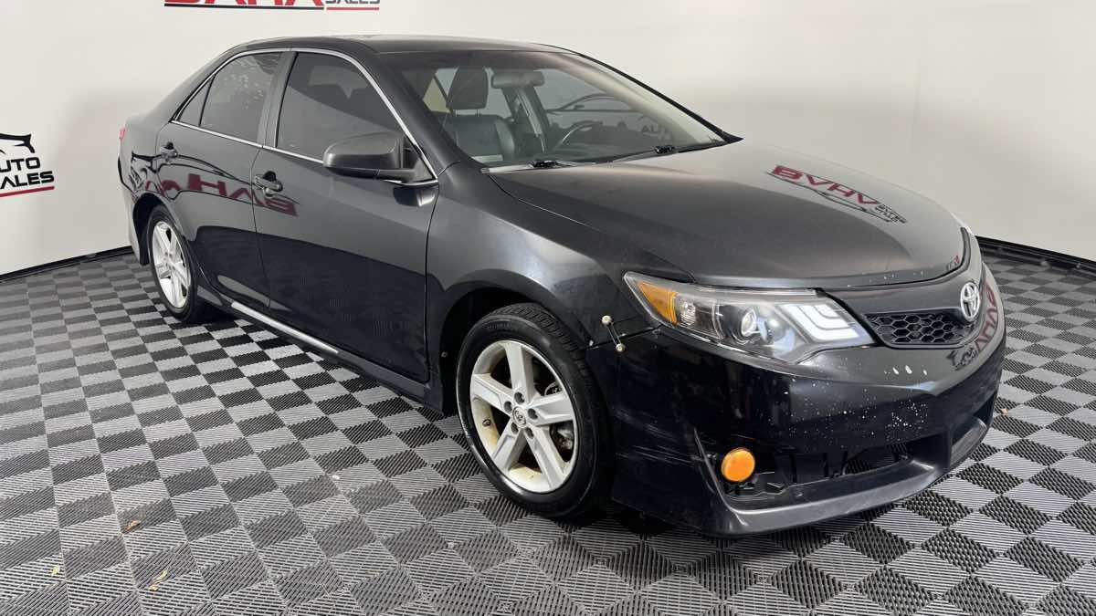 Used 2014 Toyota Camry SE FWD image 9