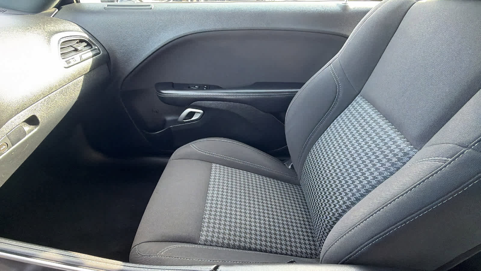 Used 2020 Dodge Challenger SXT w/ Blacktop Package image 12