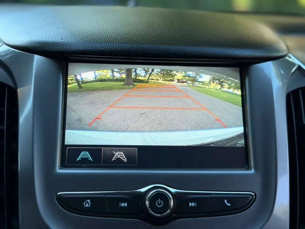Used 2017 Chevrolet Cruze LT FWD image 14