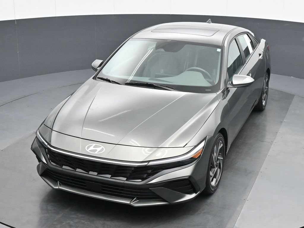 Used 2025 Hyundai Elantra SEL FWD image 16