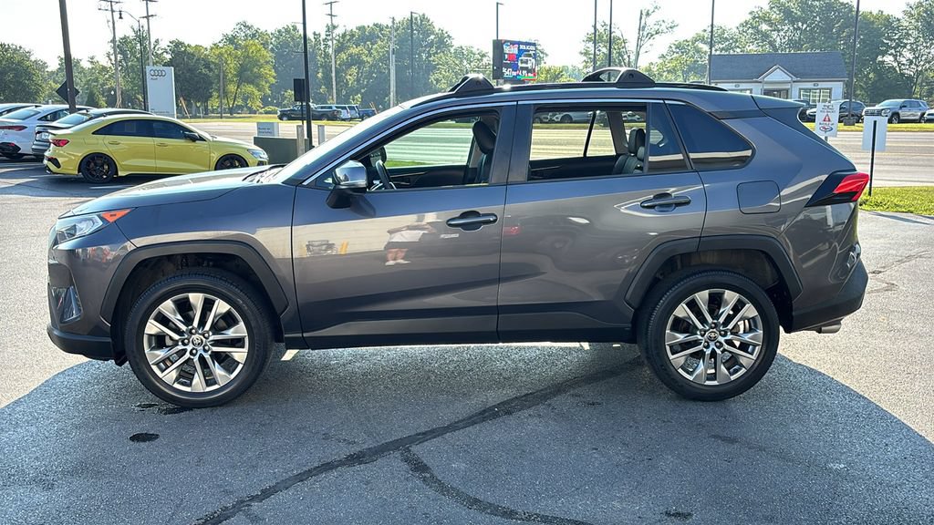 Used 2021 Toyota RAV4 XLE Premium FWD image 3