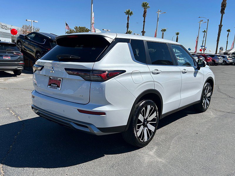 New 2026 Mitsubishi Outlander SE FWD image 11