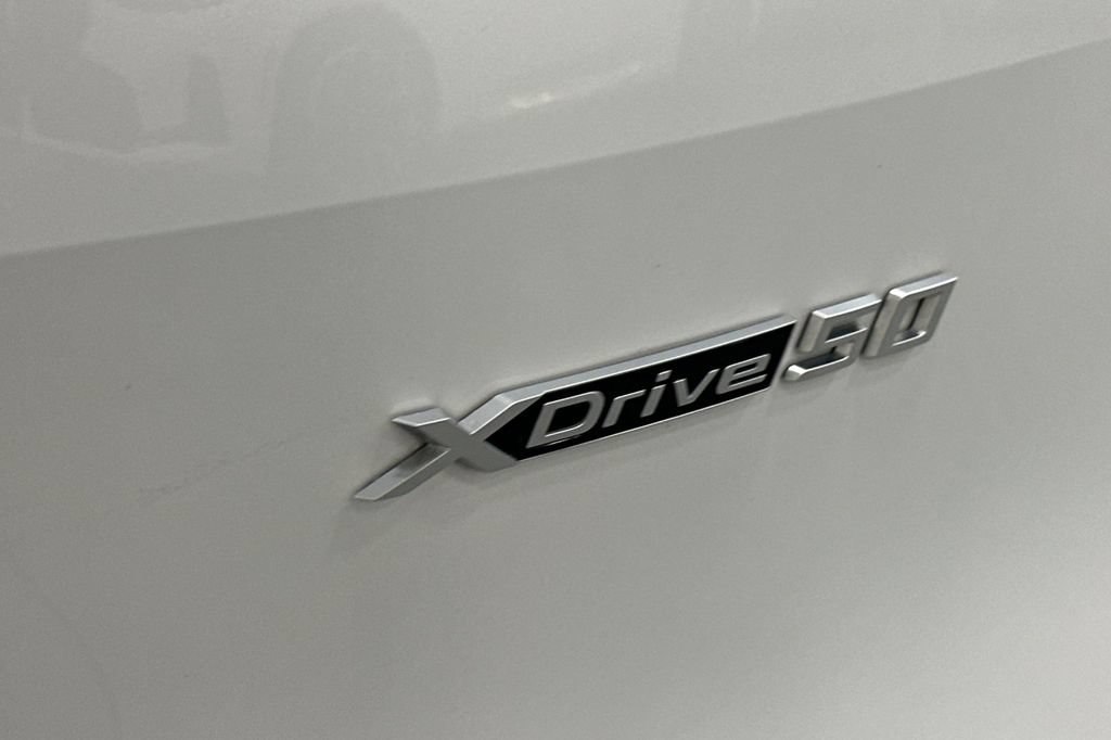 Used 2024 BMW iX xDrive50 w/ Sport Package AWD/4WD image 34