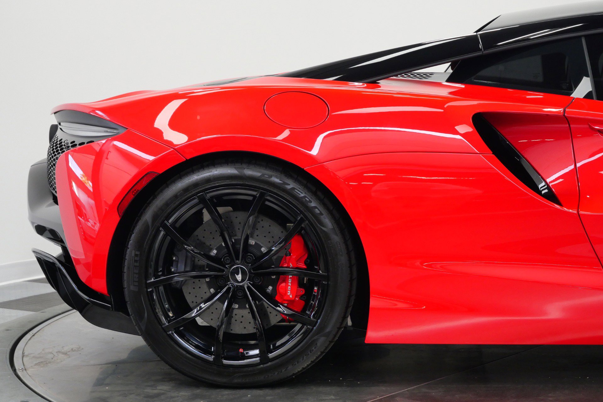 Used 2024 McLaren Artura image 45